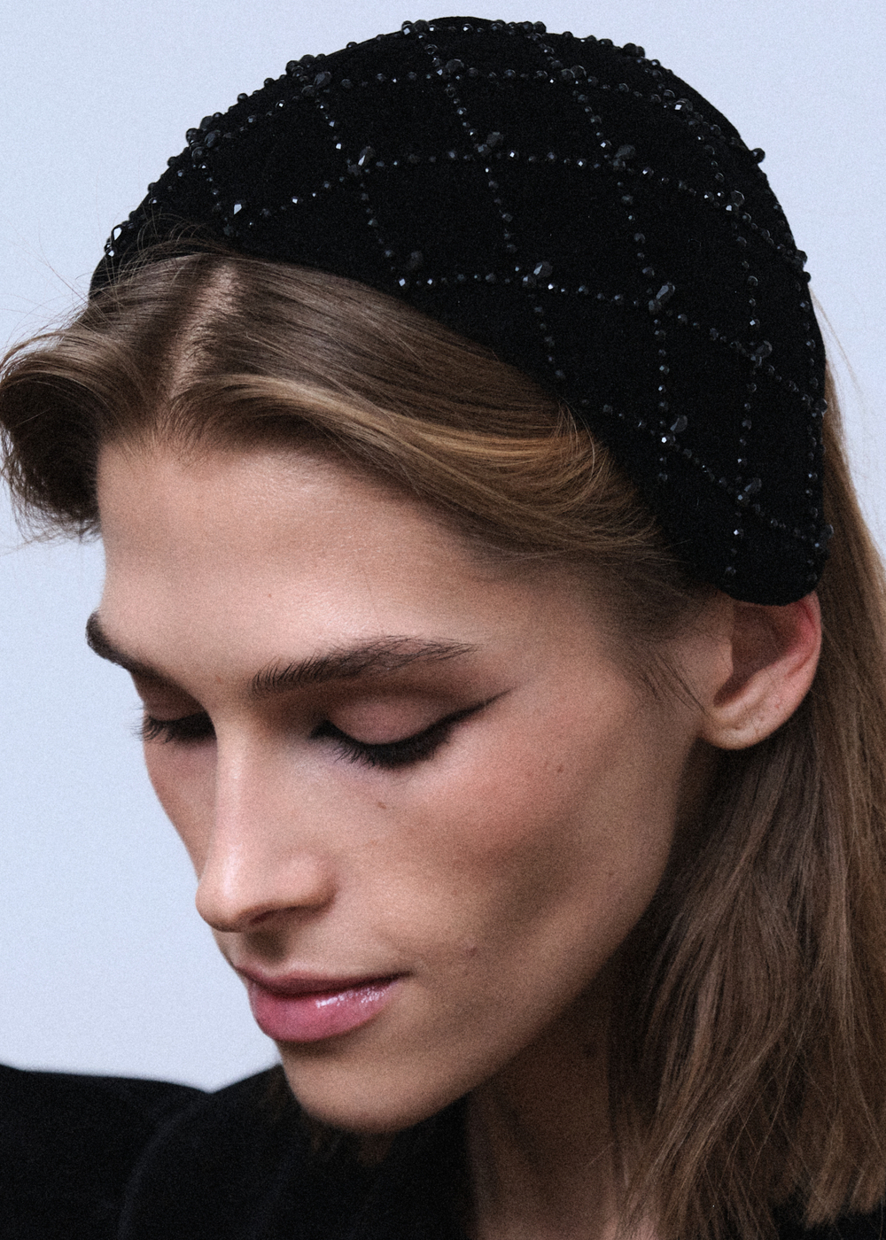 Полушляпка из бархата в сетку