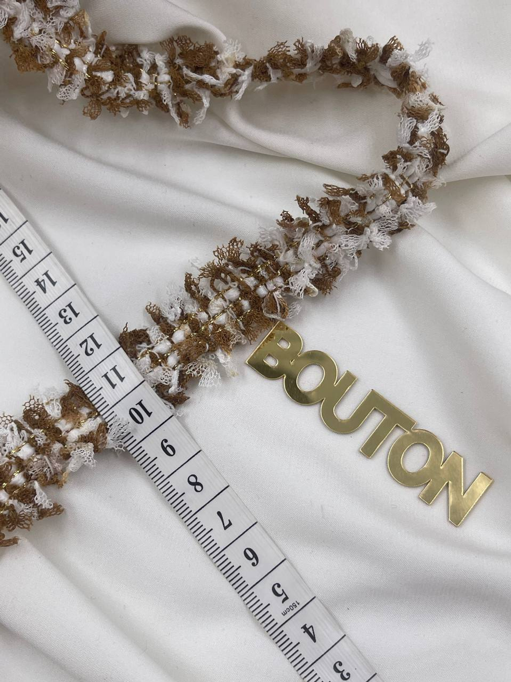 Тесьма твидовая бело-коричневая с золотой нитью люрекс