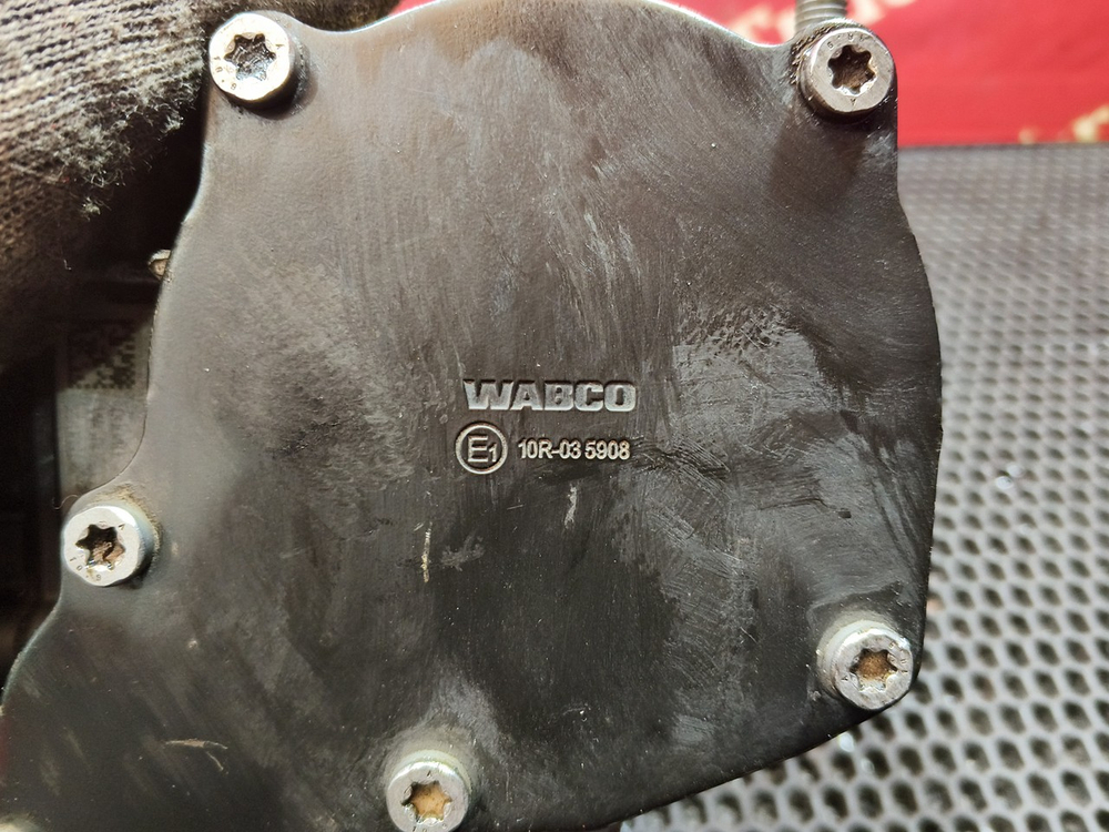 Кран управления тормозами прицепа 2022г