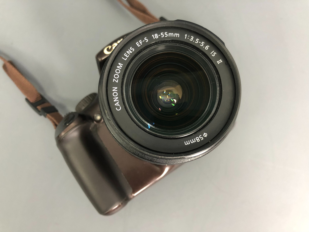 Canon EOS 1100D kit EF-S 18-55mm 3.5-5.6 IS II 14.500 кадров