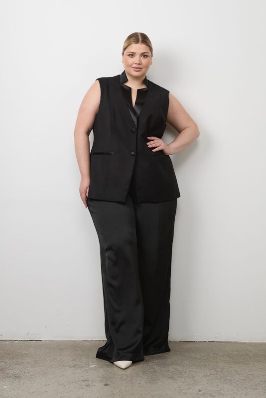Жилет удлиненный с атласными лацканами, черный