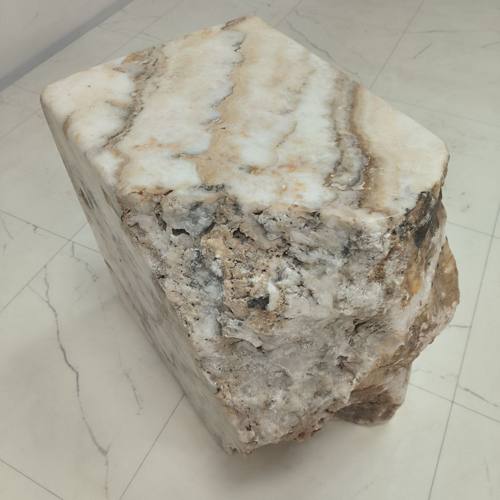 Стол из оникса 65584  (45*32*45) 0195