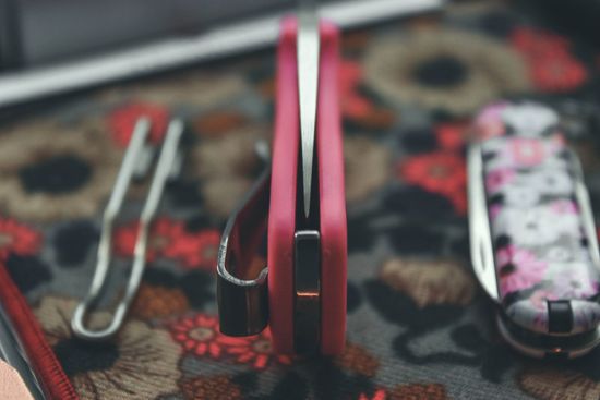 Складной нож Spyderco Squeak Pink C154PPN c клинком из стали Böhler N690Co, рукоять FRN