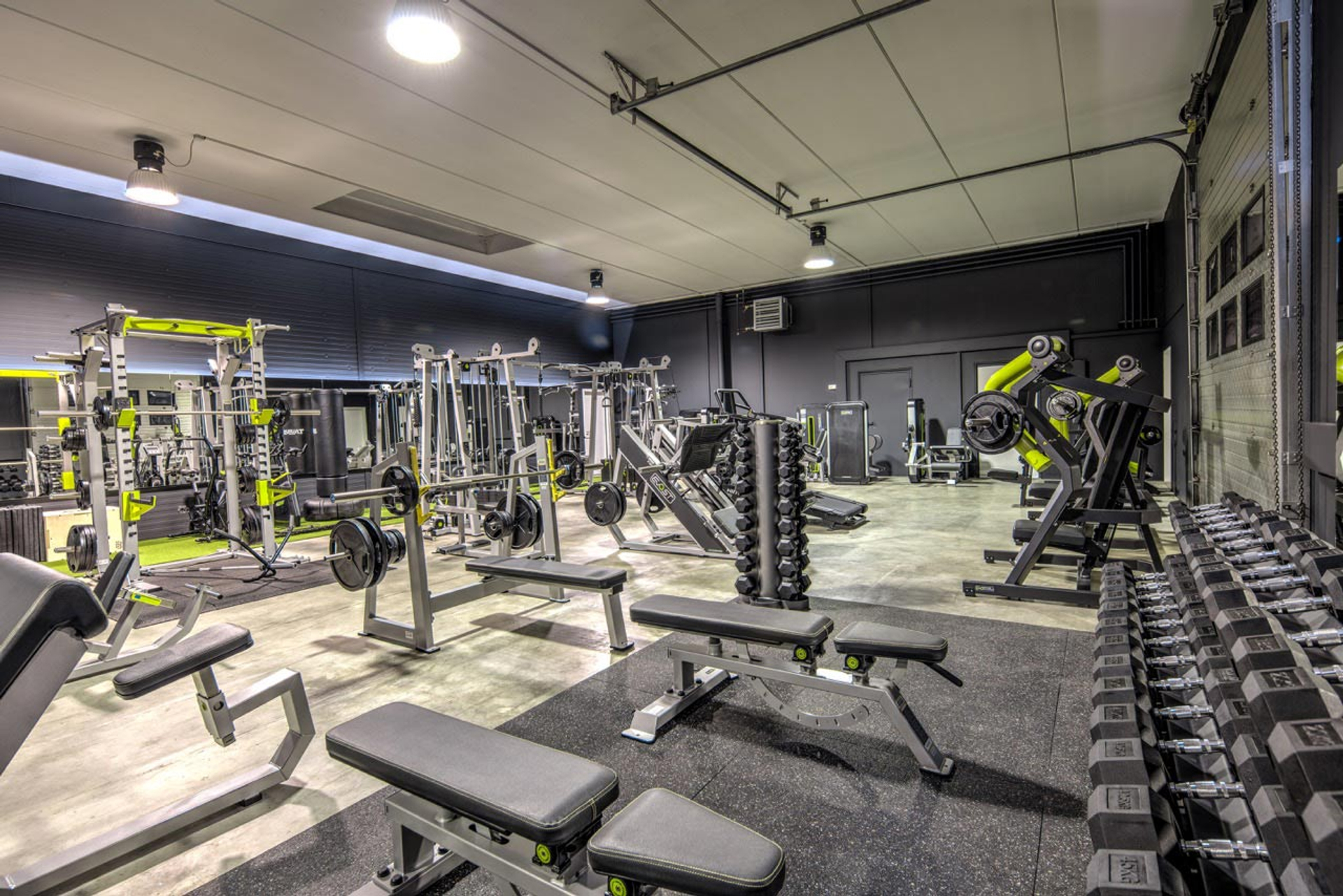 Купить спортзал. Спортивный зал. Тренажерный зал. Оборудование для тренажерного зала. Фитнес зал.