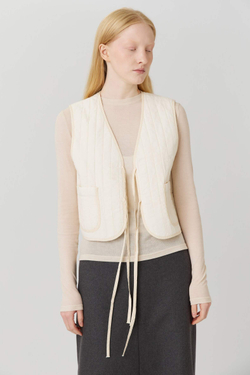 Жилет на двух завязках из молочного хлопка