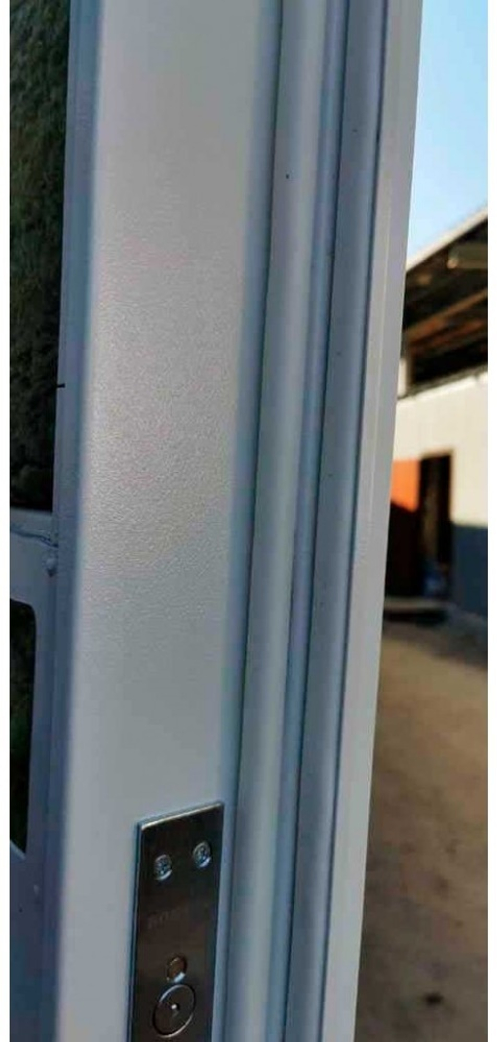 Входная металлическая дверь RеX (РЕКС) 15 Чешуя Силк сноу, фурнитура Конфети  хром/ ФЛ-247 Силк сноу