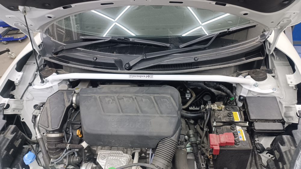 Распорка передних стоек Suzuki Swift 5 (ZC33S)