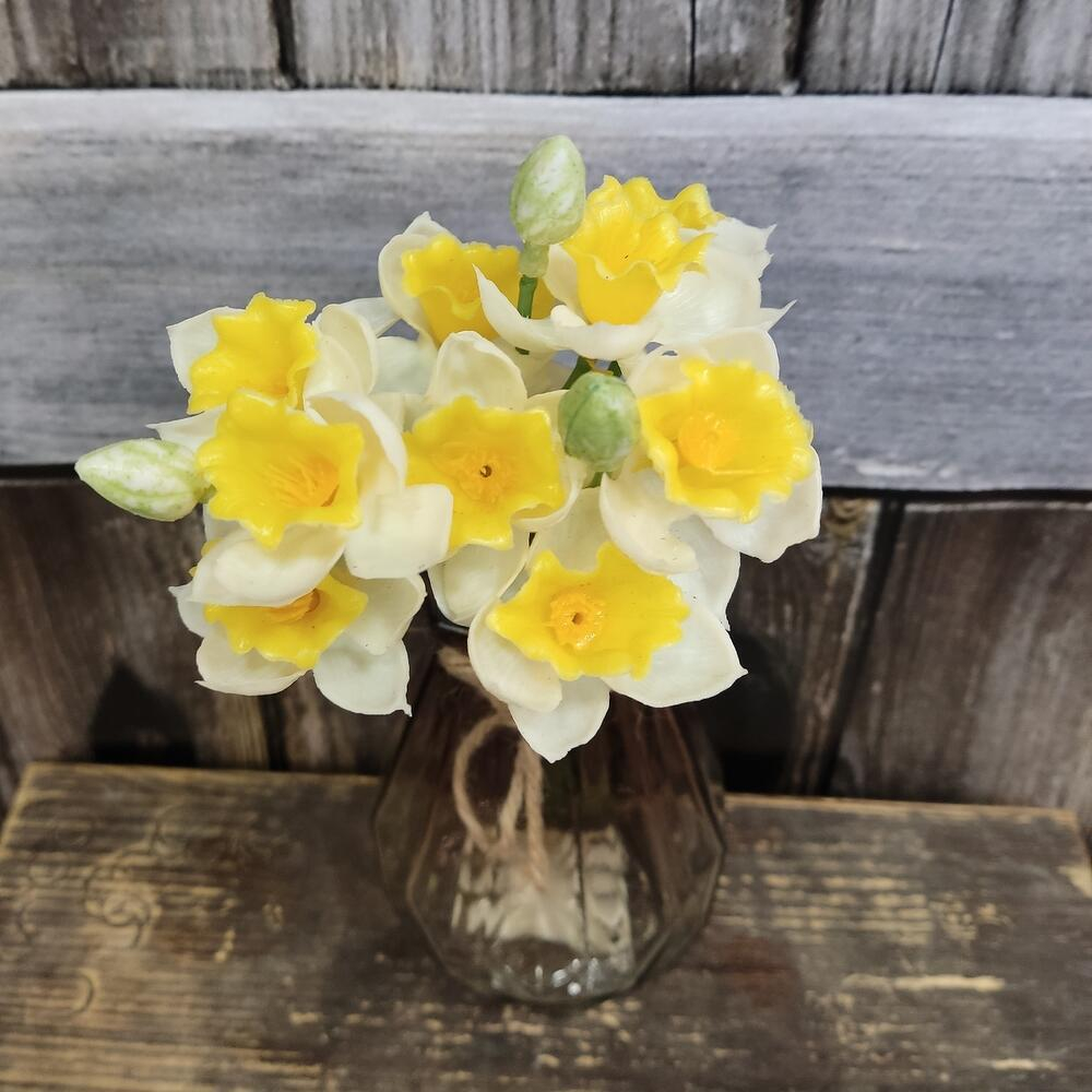 Букет нарциссов, искусственных