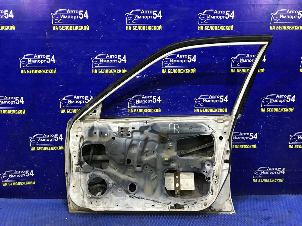 Дверь передняя правая TOYOTA CORSA 1997