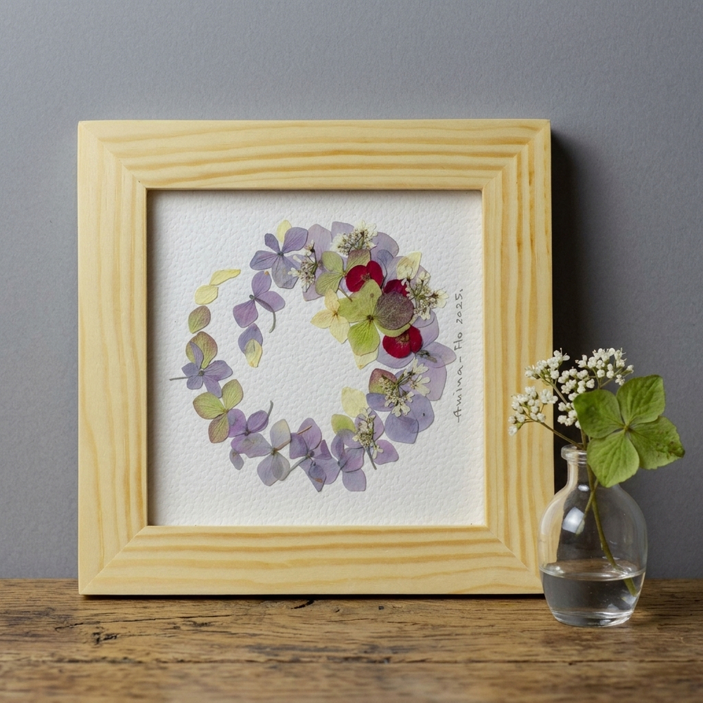 Картина из цветов “Гортензия и молочай”