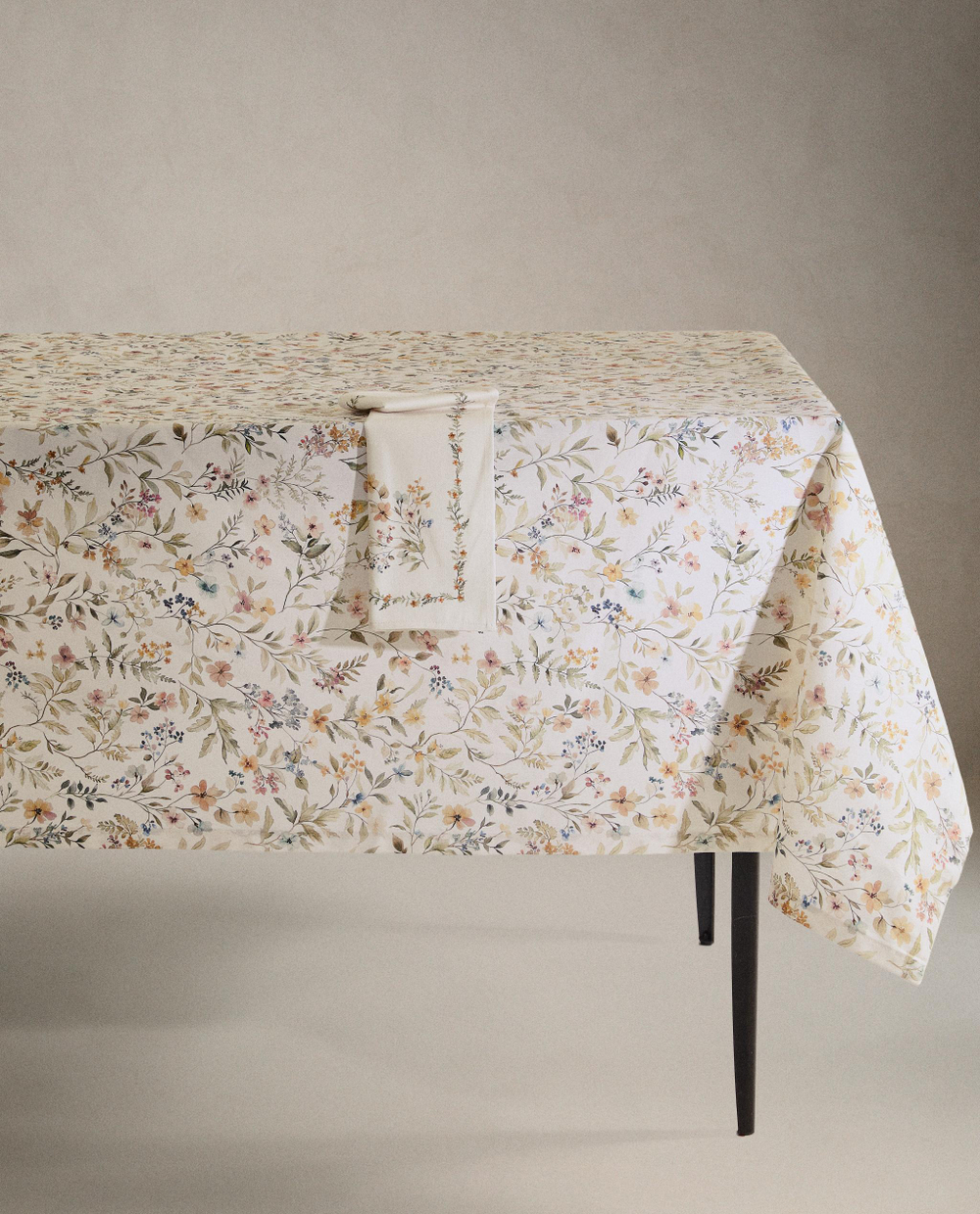 Zara Home скатерть из хлопка, цветочный мотив, 150 150 см · 5298/021