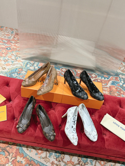 Louis Vuitton Pump (4 colors)