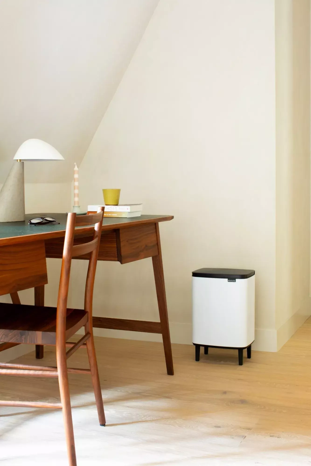 Brabantia - Контейнер для мусора Bo Touch Hi 12л белый / артикул   227240  / GTIN 8710755227240