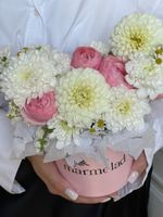 Цветочная композиция в бело-розовой гамме