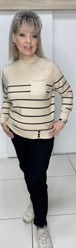 Джемпер бежевый с полоской