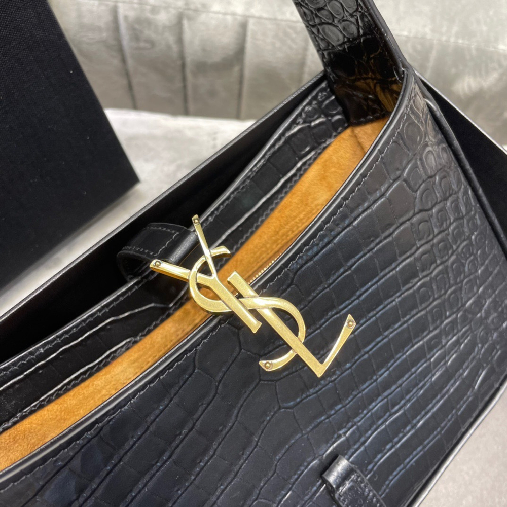 Saint Laurent Le 5 à 7 Hobo Bag