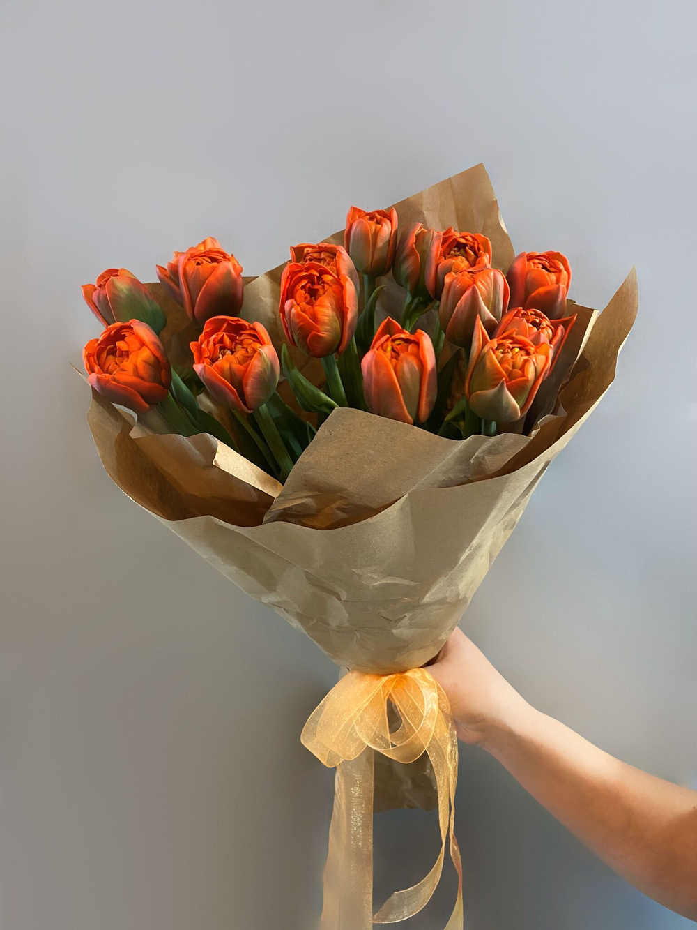Букет из 13 оранжевых тюльпанов на 8 марта