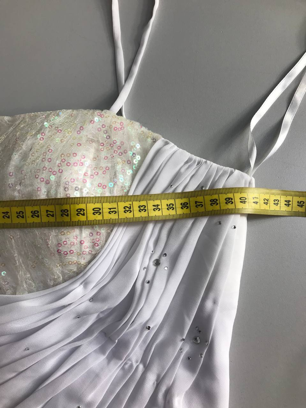 Платье Renny с красивым бюстом из пайеток, визуально на 42 размер