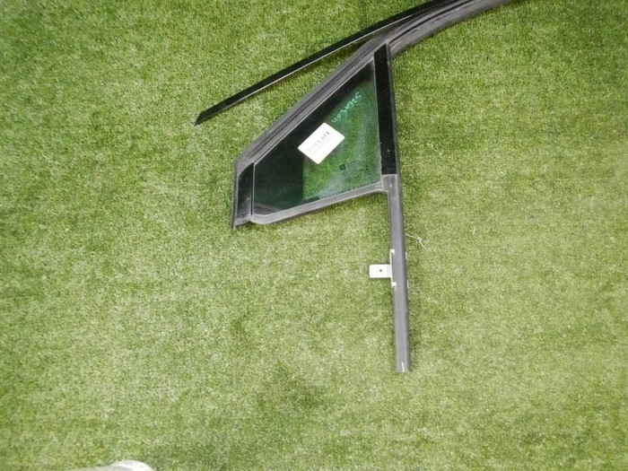 Форточка двери передняя левая Cadillac XT6 (2019-н.в.)