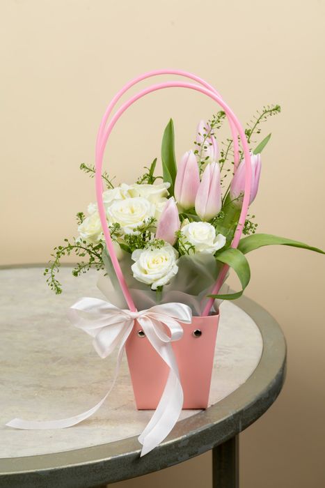 Композиция "Весна в ладонях"