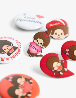 BERSHKA Набор из 7 значков с изображением Monchhichi, красный