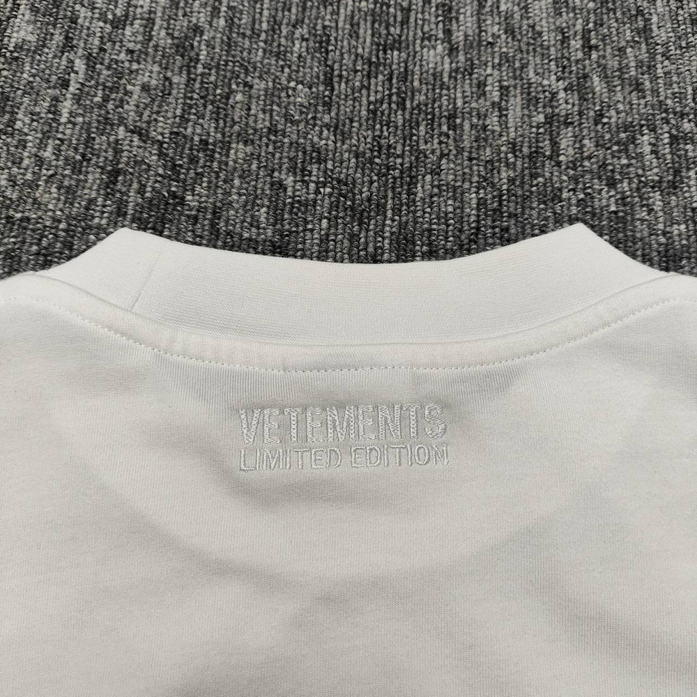 Футболка Vetements