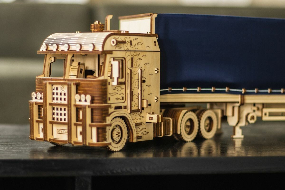 Грузовик Тягач Король дорог от EWA - Деревянный конструктор, сборная механическая модель, 3D пазл