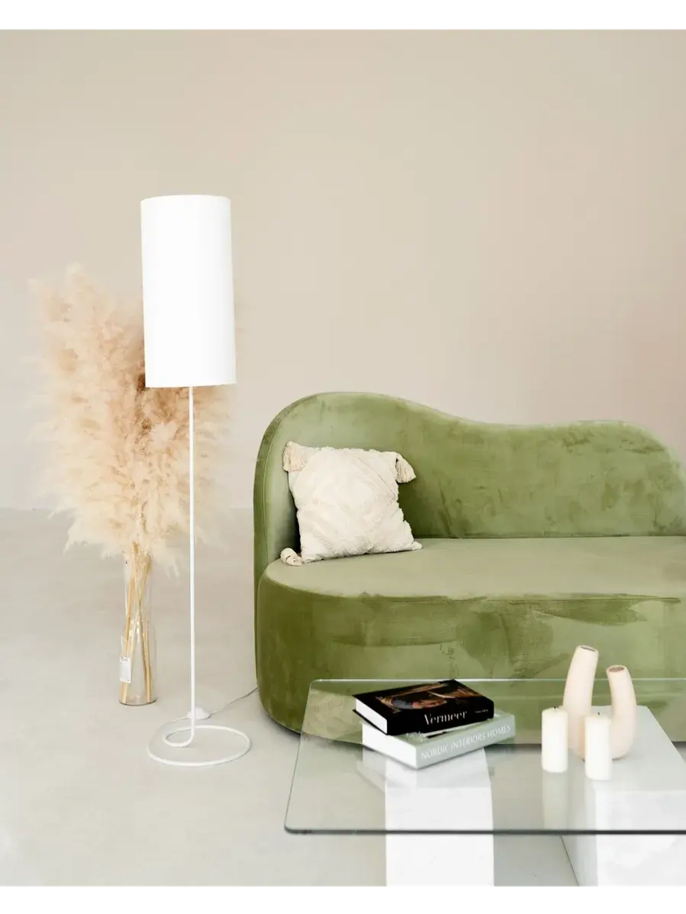 Торшер напольный с абажуром в гостиную современный