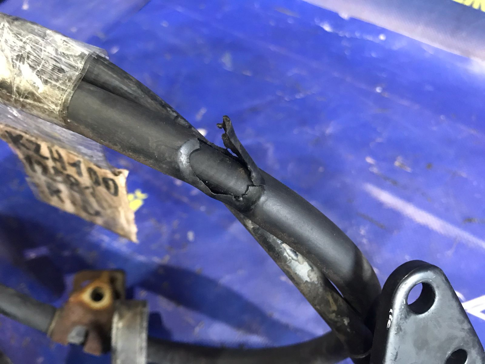 Трос ручника левый TOYOTA HIACE 1993-1999