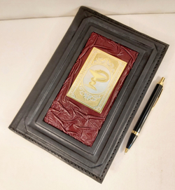 Набор "Ежедневник "Подарок медику" (златоустовская гравюра) из натуральной кожи со съемной обложкой и ручкой Parker"