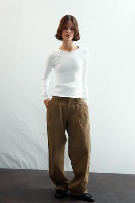 ZARA ФУТБОЛКА В РУБЧИК С ВЫРЕЗОМ «ЛОДОЧКА», БЕЛЫЙ