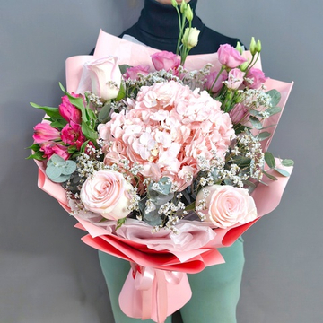 Авторский букет с гортензией