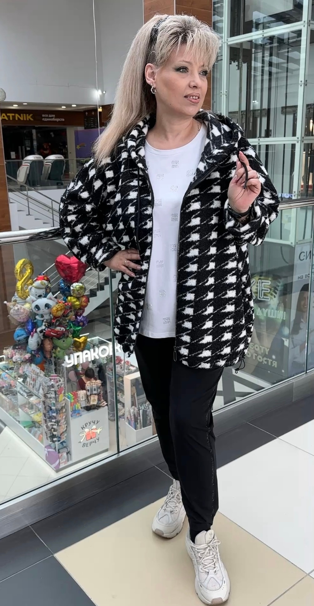 Теплый жакет-куртка без подкладки с капюшоном