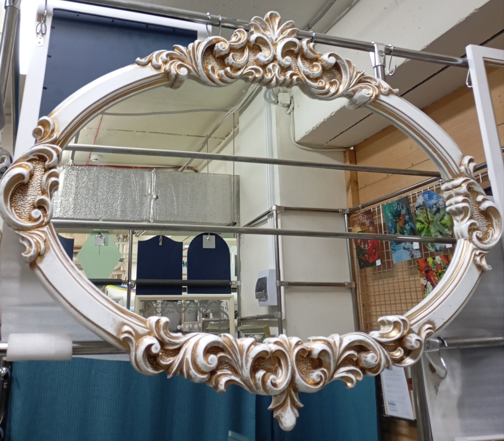 Зеркало в резной раме из массива липы