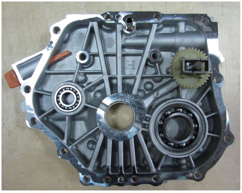 Крышка блока цилиндра задняя (в сборе с подшипниками и насосом масла) SDG6500EH/Crankcase cover (86-1701904,78-1701902)