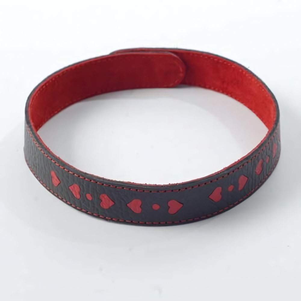 Чёрный ошейник с красными сердечками (Цвет: черный с красным)