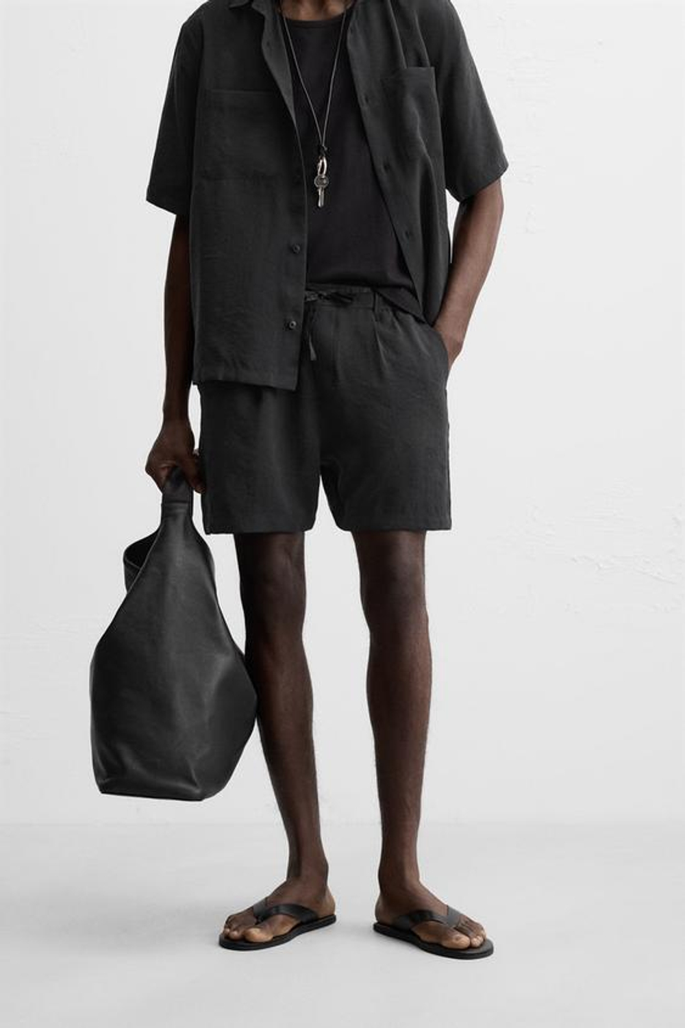 ZARA КОРОТКИЕ ШОРТЫ-БЕРМУДЫ КЛАССИЧЕСКОГО КРОЯ, ЧЕРНЫЙ