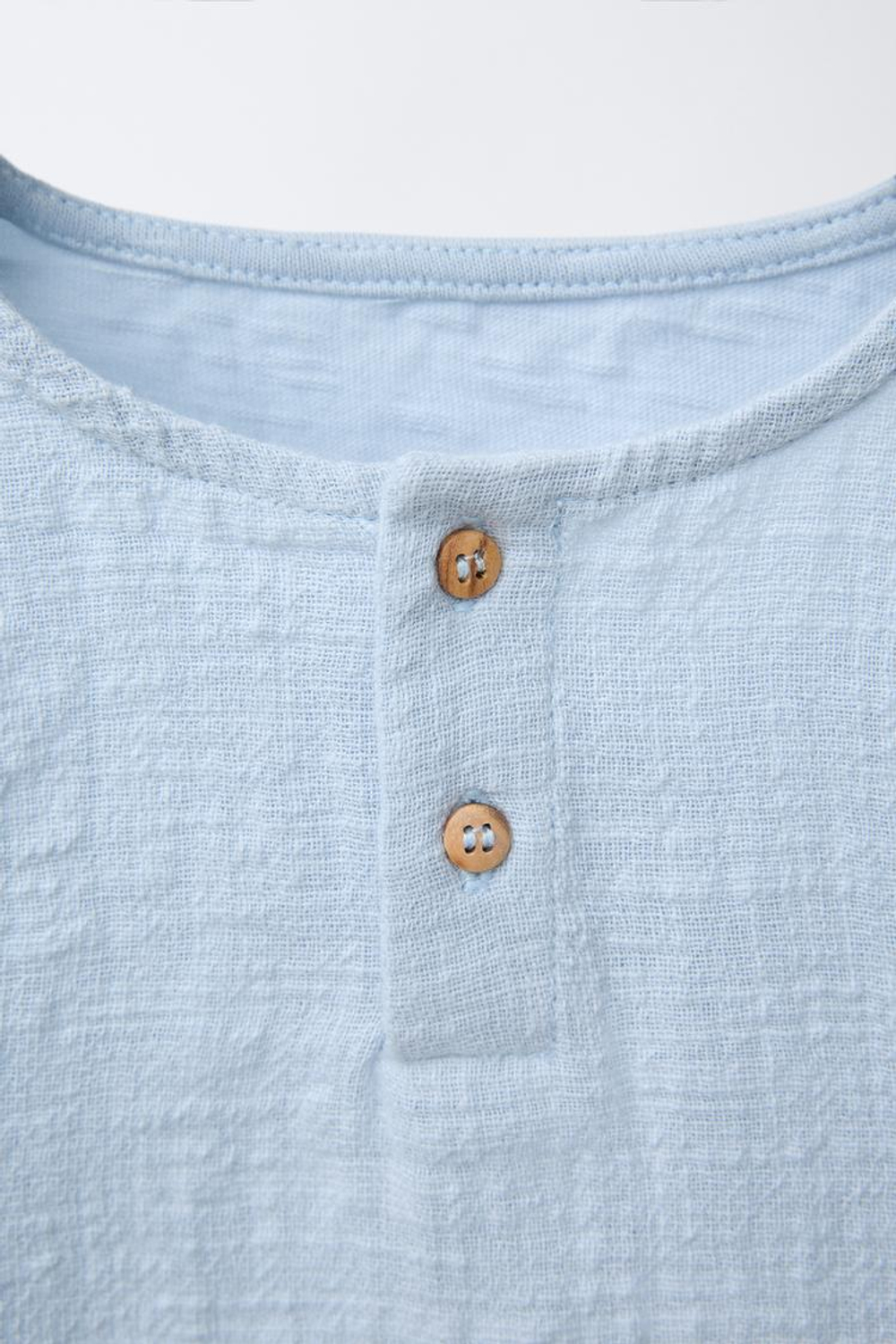 ZARA КОМБИНИРОВАННАЯ ФУТБОЛКА С ГОРЛОВИНОЙ ХЕНЛИ, ГОЛУБОЙ