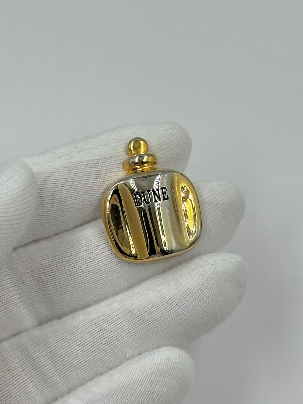 Брошь пин в виде флакона духов Dune Christian Dior