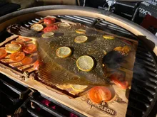 Керамический гриль Kamado Joe Big Joe III, 61 см (красный), с ножками и столиками