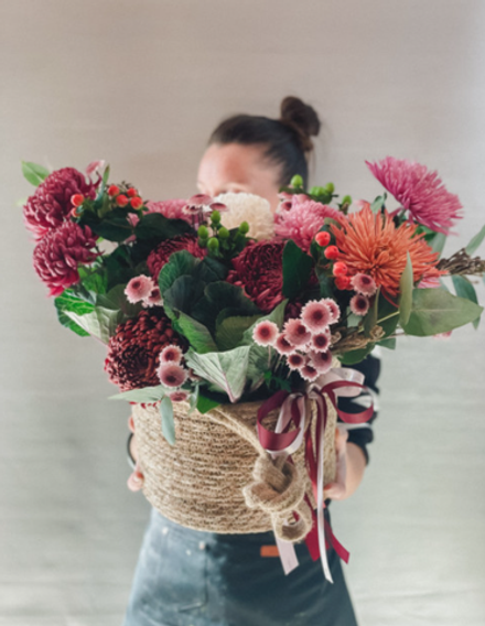 Корзина с хризантемами