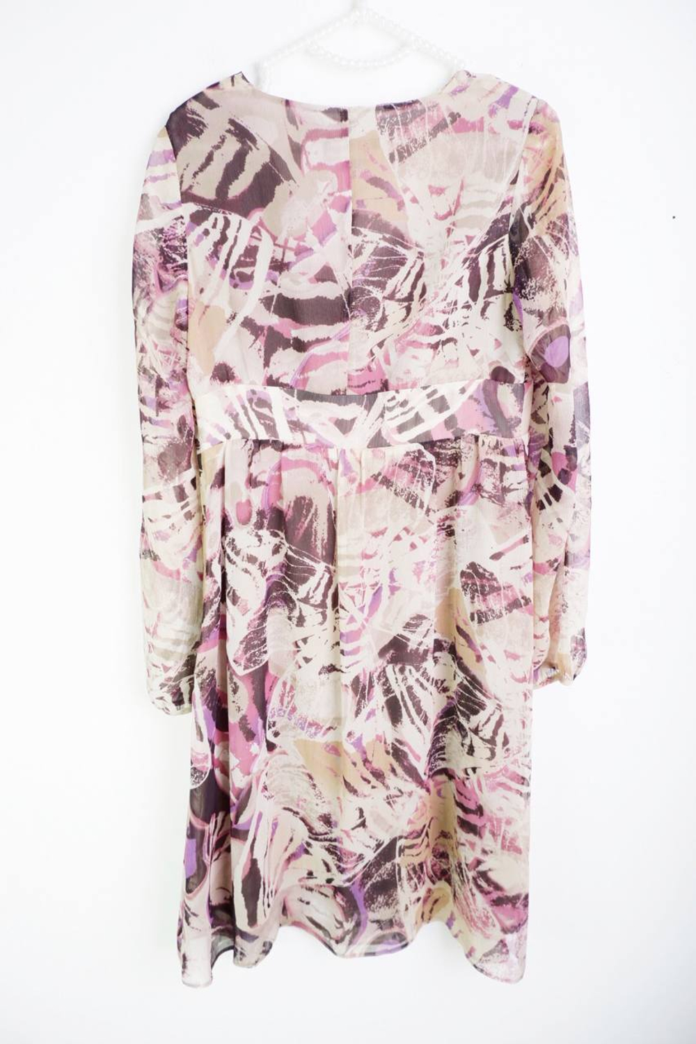 Платье Olar приятного оттенка, визуально на 46 размер