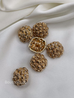 Пуговицы квадратные в золотистом металле с плетением сетка