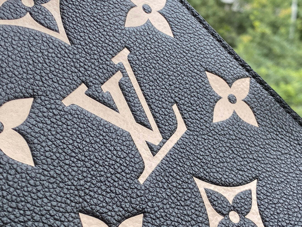 Louis Vuitton Petit Sac Plat