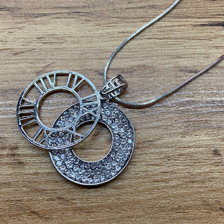 Кулон подвеска двойная круг контур стразы время на цепочке металл серебристый