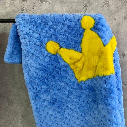 Вязаный детский плед из натурального меха рекс "Корона" 120х80 см (голубой)