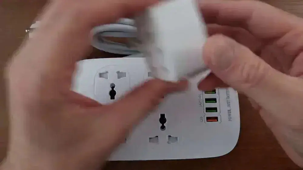LDNIO cетевой фильтр с умной зарядкой, модель SC4407Q, 2 метра, 4 USB, тройник разветвитель с заземлением и выключателем, белый