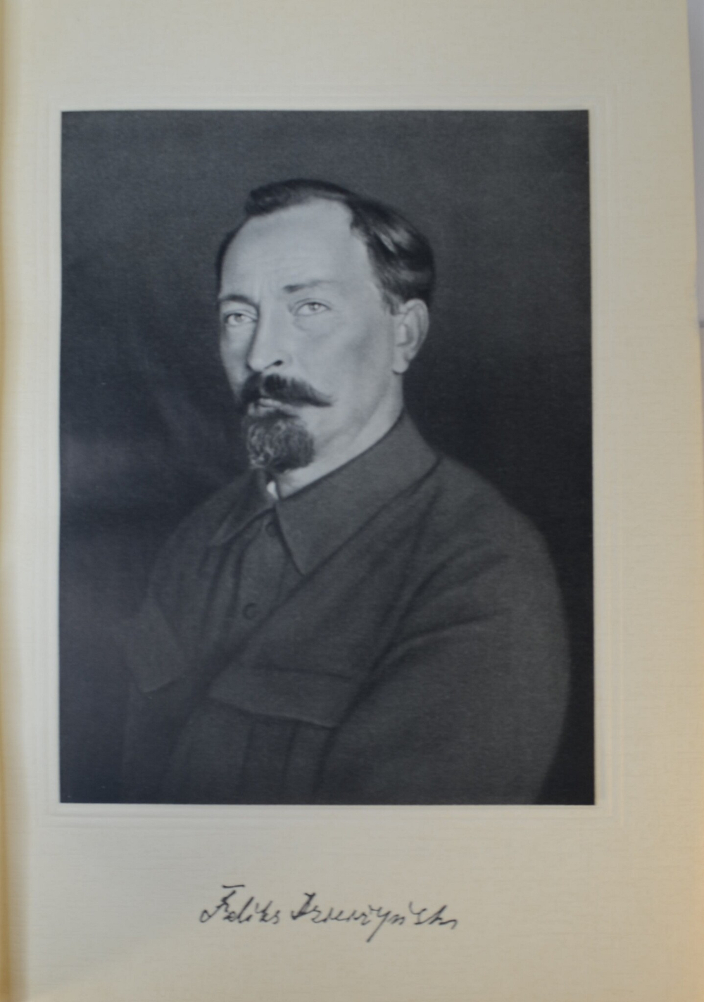 Феликс Дзержинский: 1877-1926. Варшава, Книга и Знание, 1951 г.