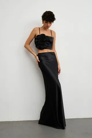 Юбка макси из атласа черного цвета