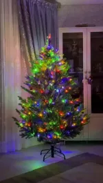 литая елка с цветной встроенной гирляндой